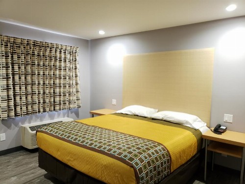 Regal Inn - image 8