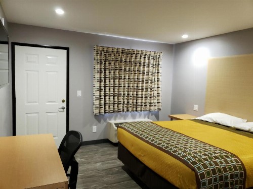 Regal Inn - image 9