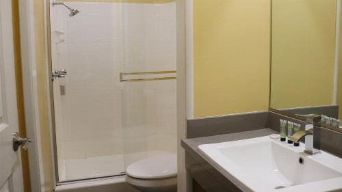 Hometel Suites - image 2