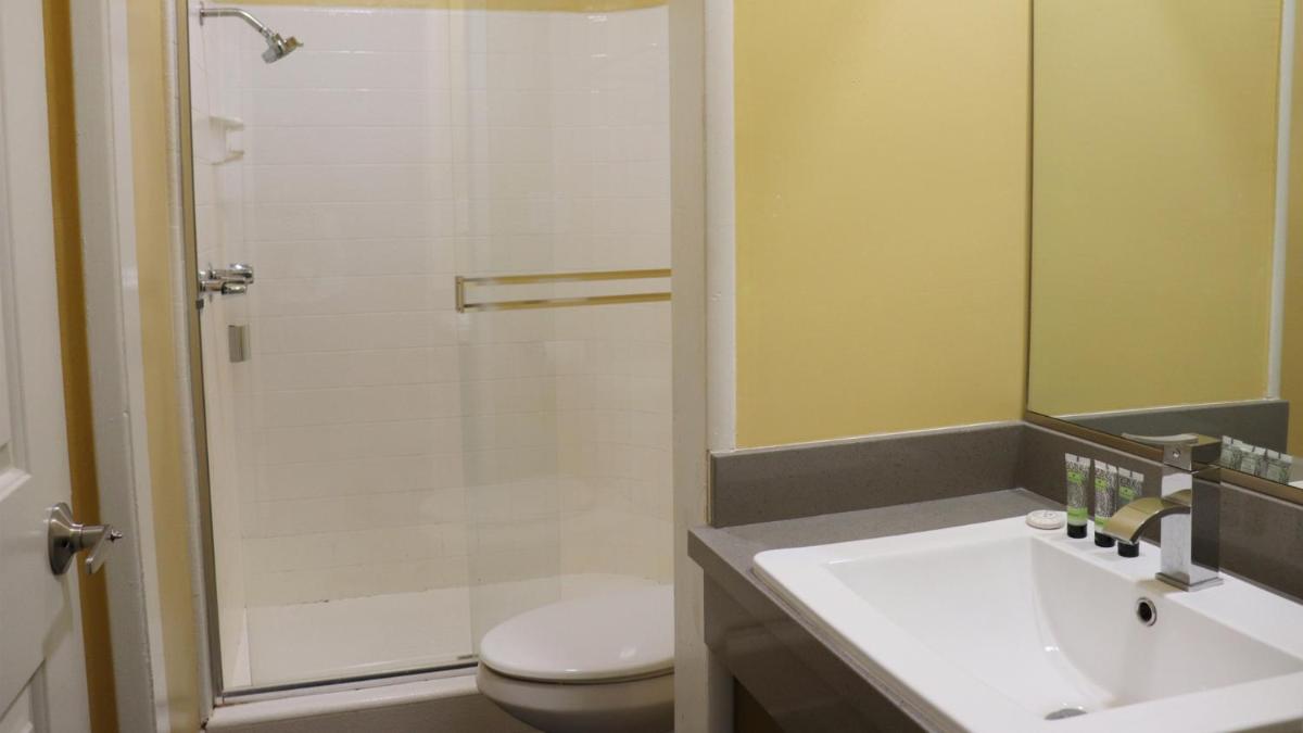 Hometel Suites - image 2