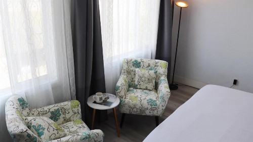Hometel Suites - image 4