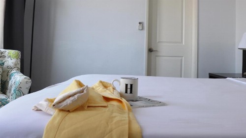Hometel Suites - image 5
