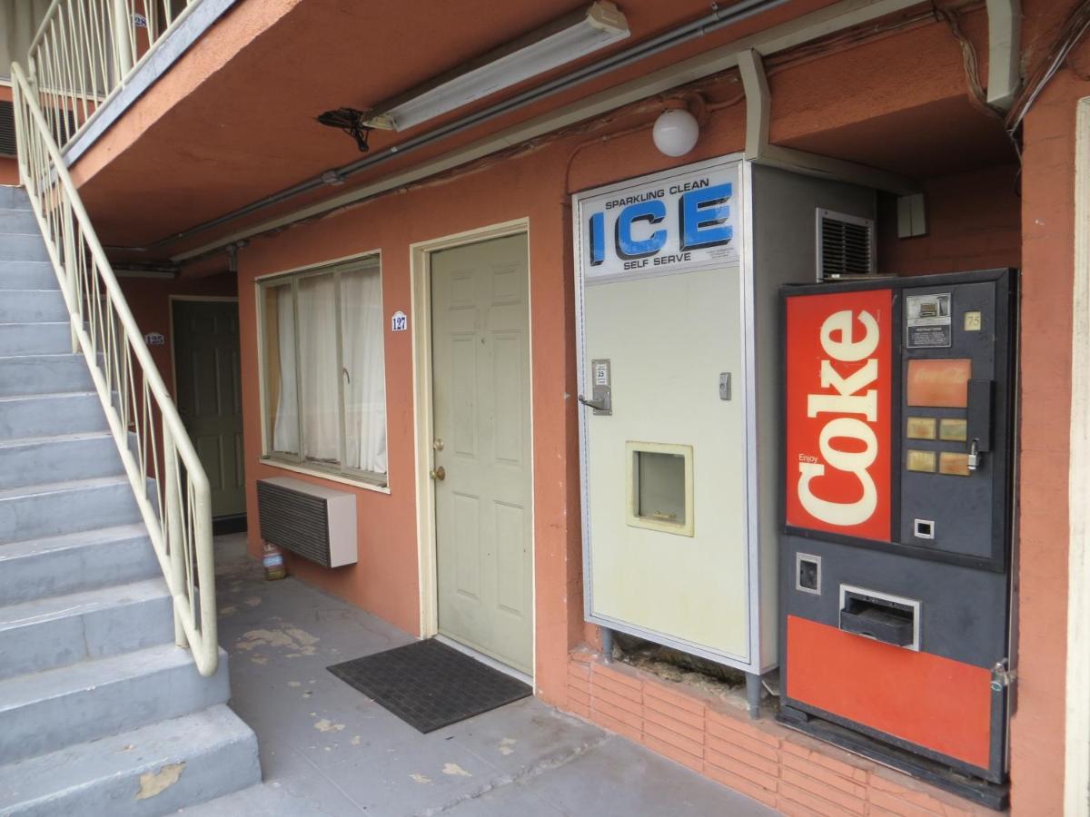 Park Cienega Motel - image 4