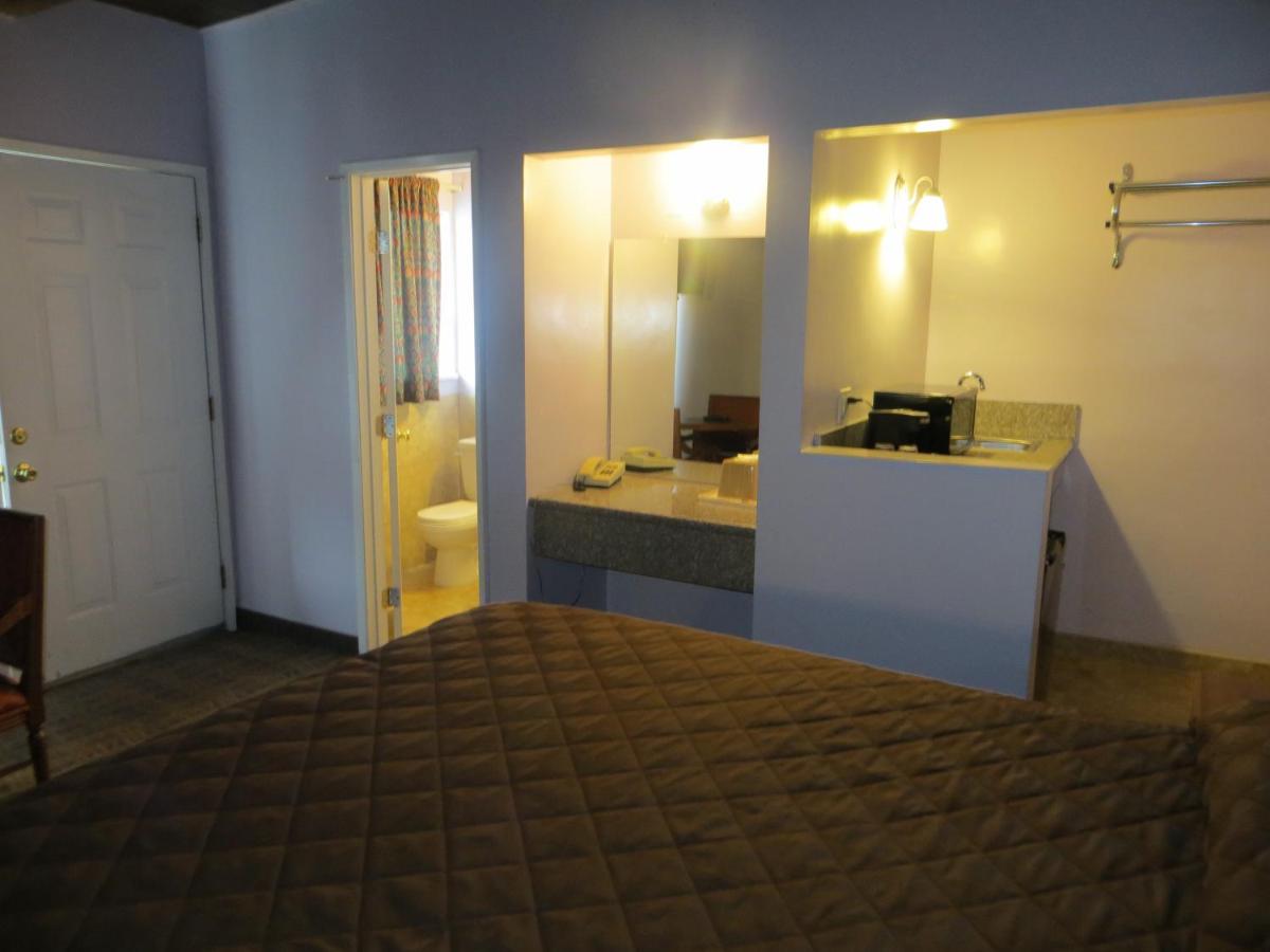 Park Cienega Motel - image 6