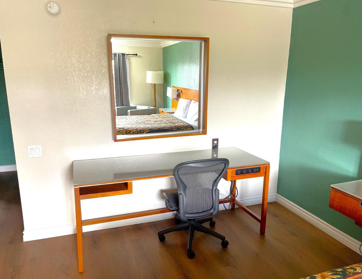 Relax Inn - image 2