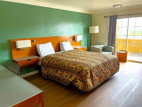Relax Inn - image 22