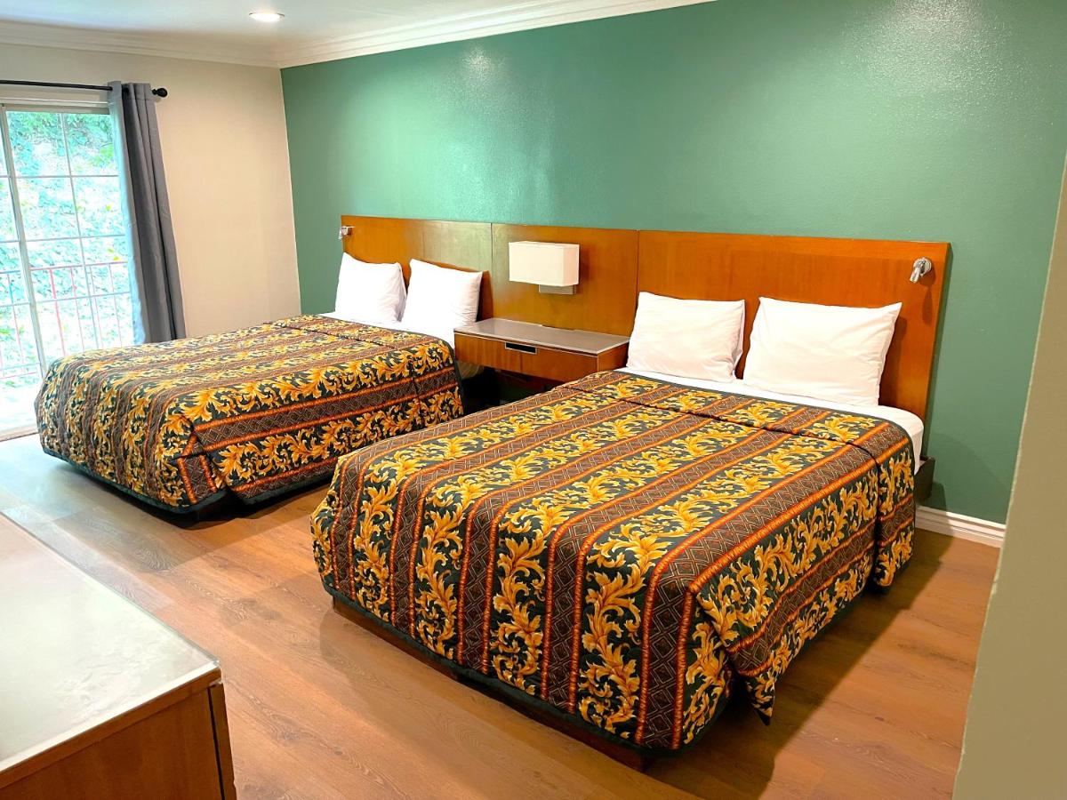 Relax Inn - image 6