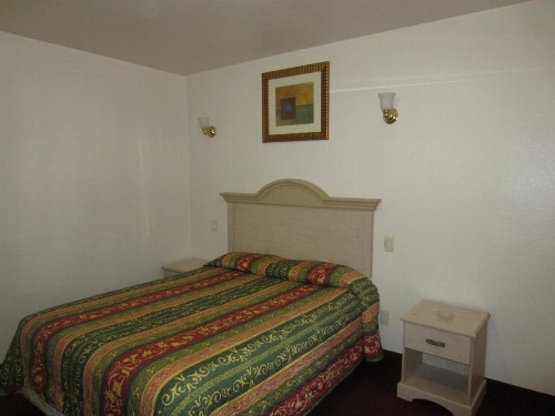 Tropico Motel - image 2