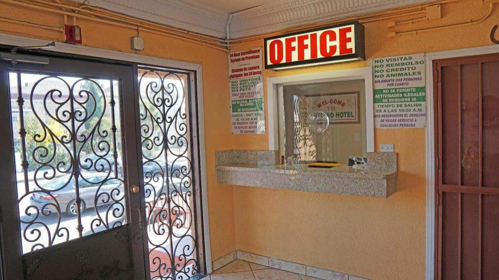 Antonio Hotel - image 2