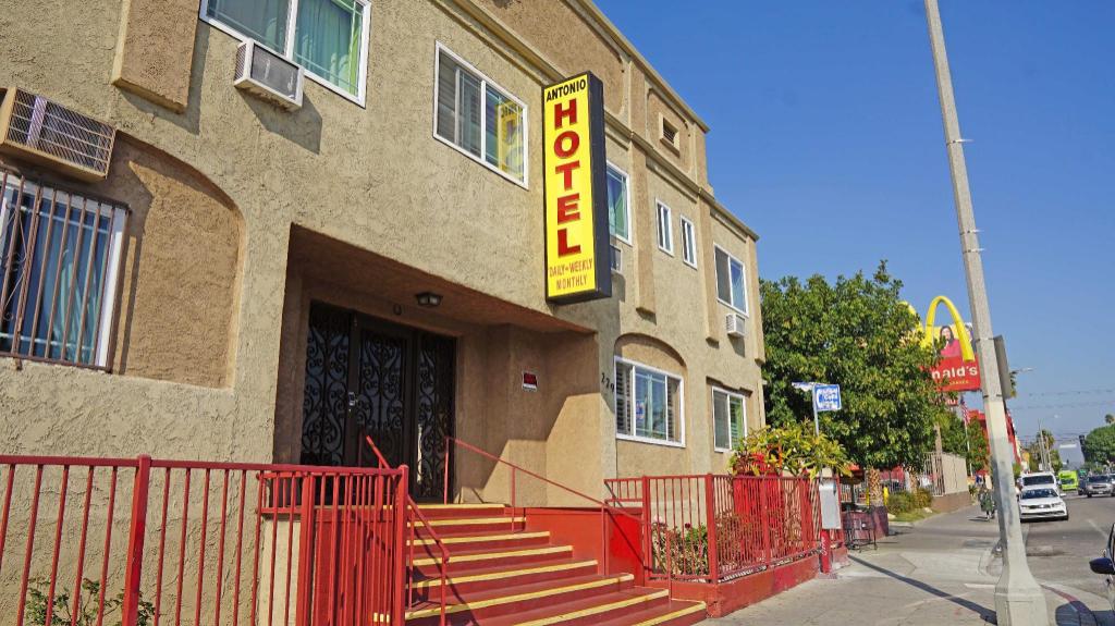Antonio Hotel - image 7