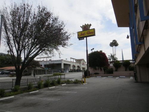 Jet Inn - image 12