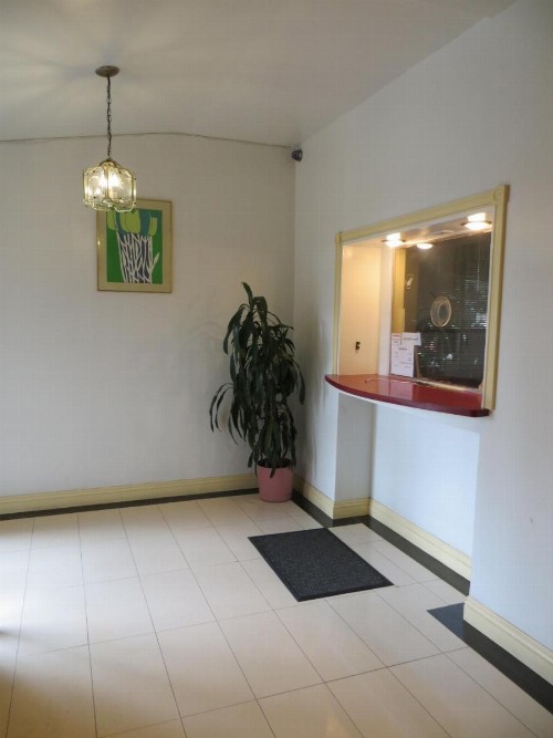 Jet Inn - image 13