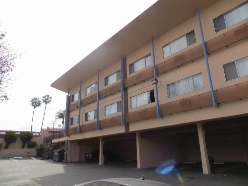 Jet Inn - image 14