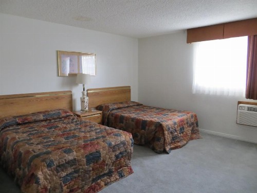 Jet Inn - image 15