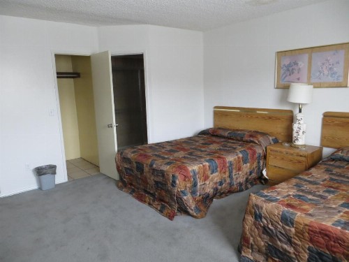 Jet Inn - image 17