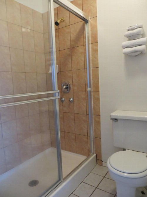 Jet Inn - image 19