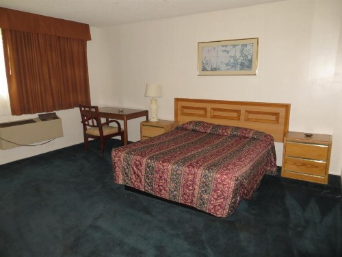 Jet Inn - image 20