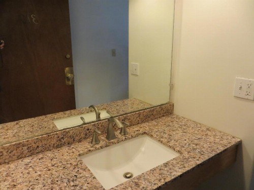 Jet Inn - image 3