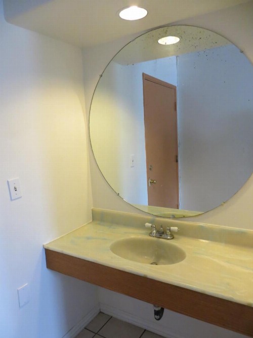Jet Inn - image 4