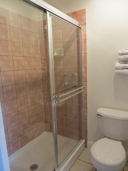 Jet Inn - image 5