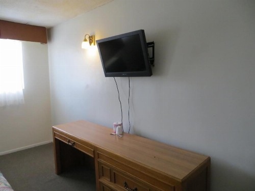 Jet Inn - image 6