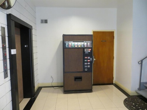 Jet Inn - image 7