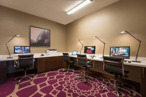 Courtyard by Marriott Los Angeles L.A. LIVE - image 39
