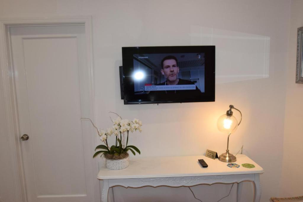 Beverly Hills Celebrity Home - image 7