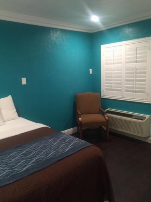 Crenshaw Inn Motel - image 19
