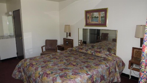 Eagle Rock Motel - image 13