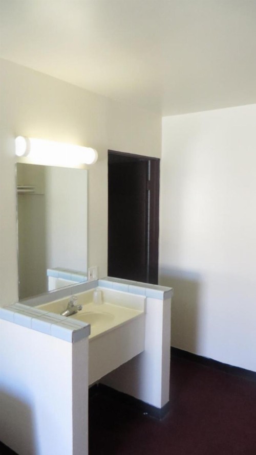 Eagle Rock Motel - image 32