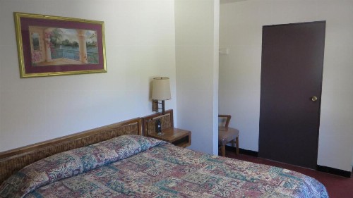 Eagle Rock Motel - image 4