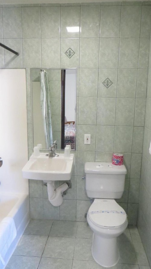 Eagle Rock Motel - image 7
