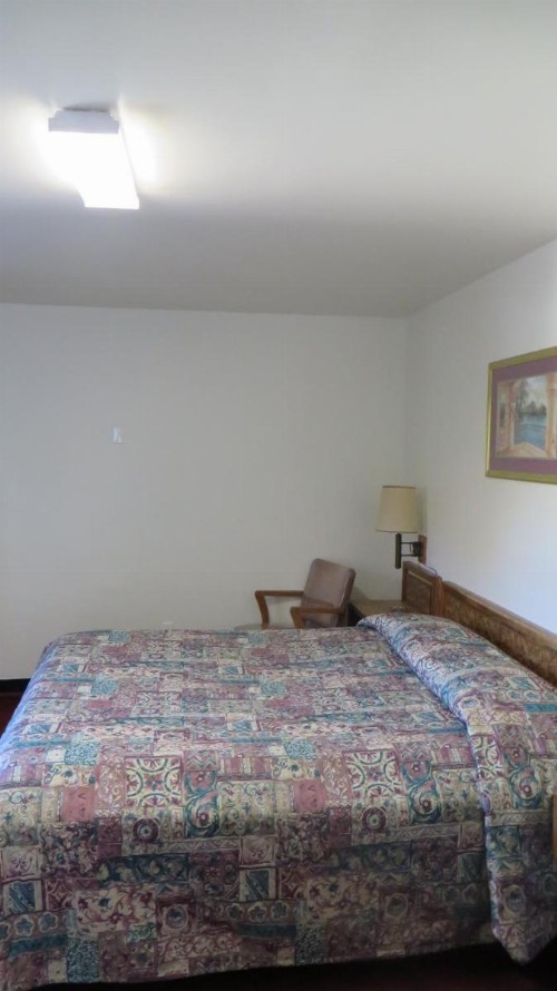 Eagle Rock Motel - image 9