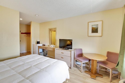 Rotex Western Inn - image 4