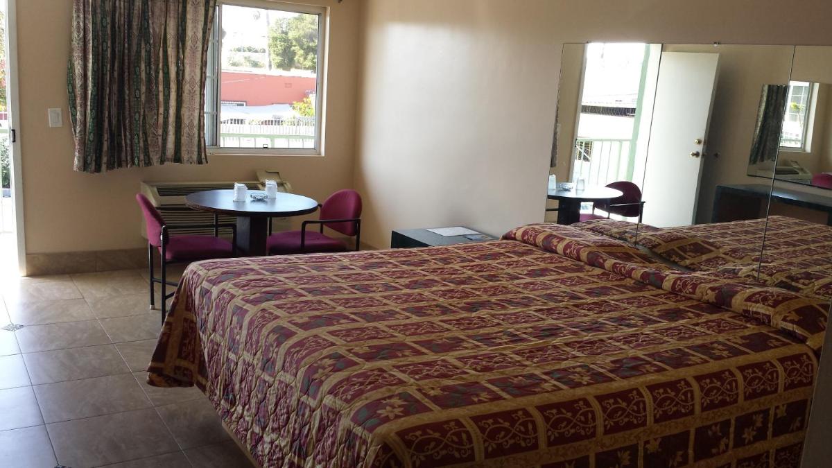 Foxy's Motor inn on Florence & Hoover St - image 2