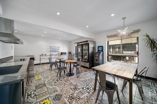 Samesun Hollywood - image 19