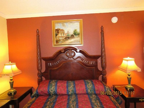 Central Inn Motel - image 10