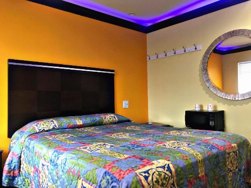Central Inn Motel - image 15