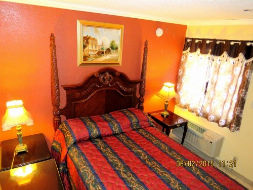 Central Inn Motel - image 5