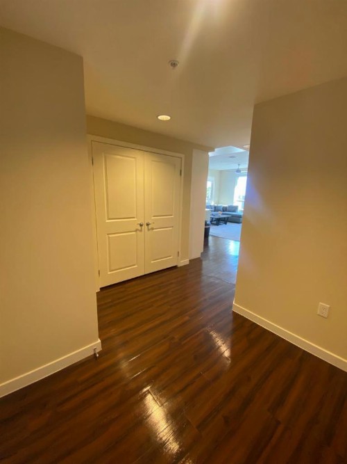 Central Apartment - image 34