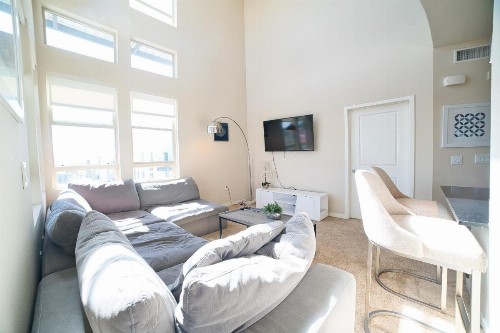 Central Apartment - image 4