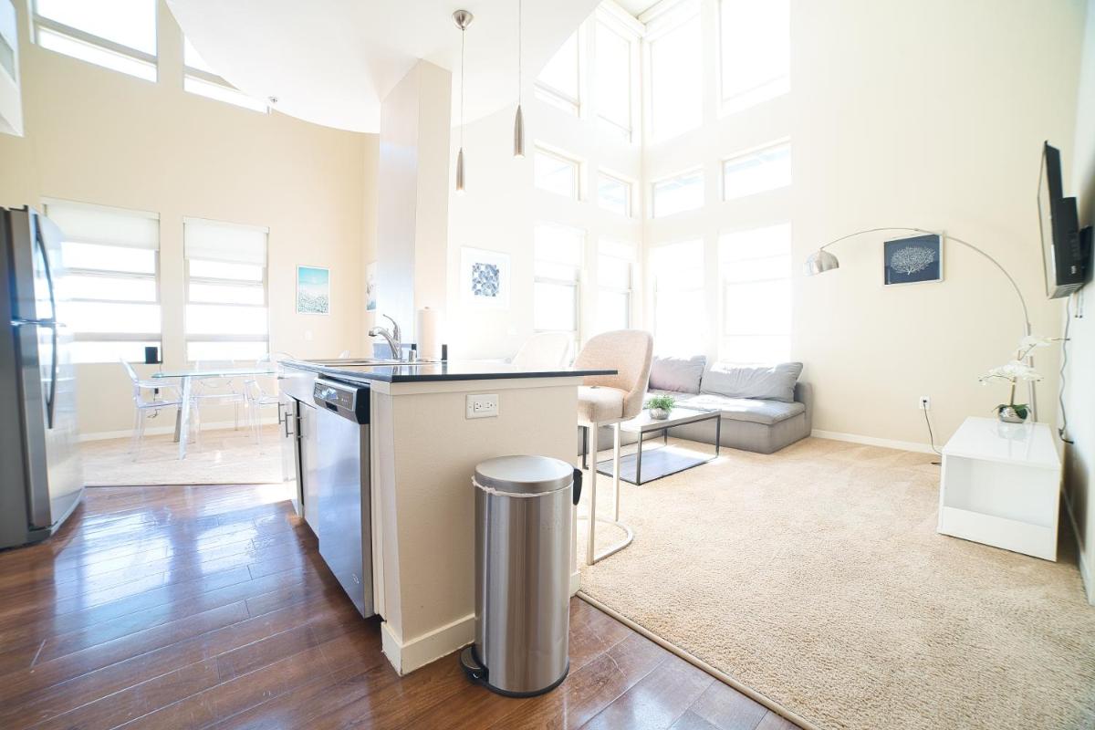 Central Apartment - image 5