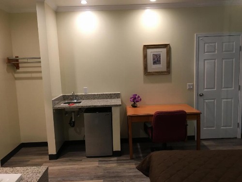 Lincoln Park Motel - image 11