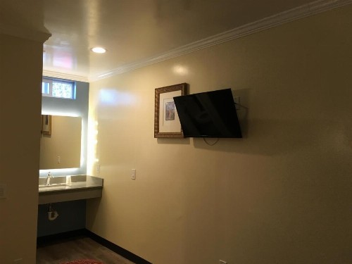 Lincoln Park Motel - image 13