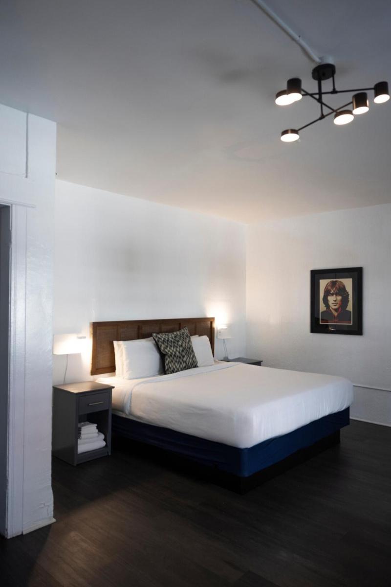 American Hotel - image 4
