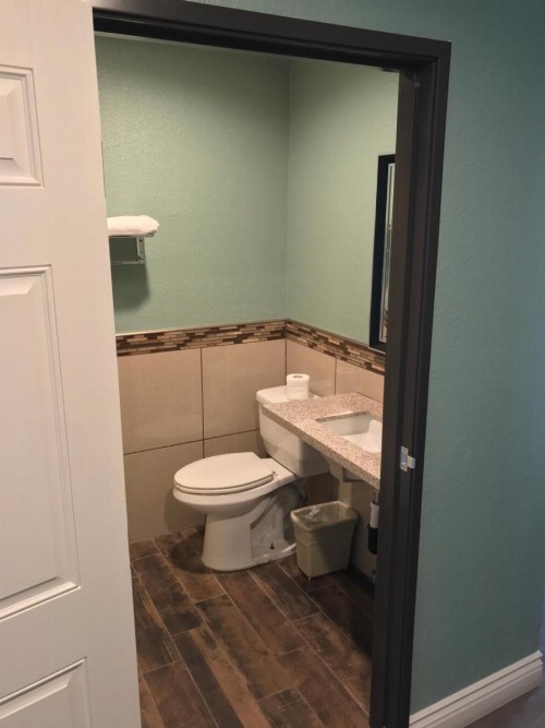 Highland Park Motel - image 11