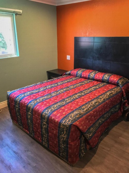 Highland Park Motel - image 12