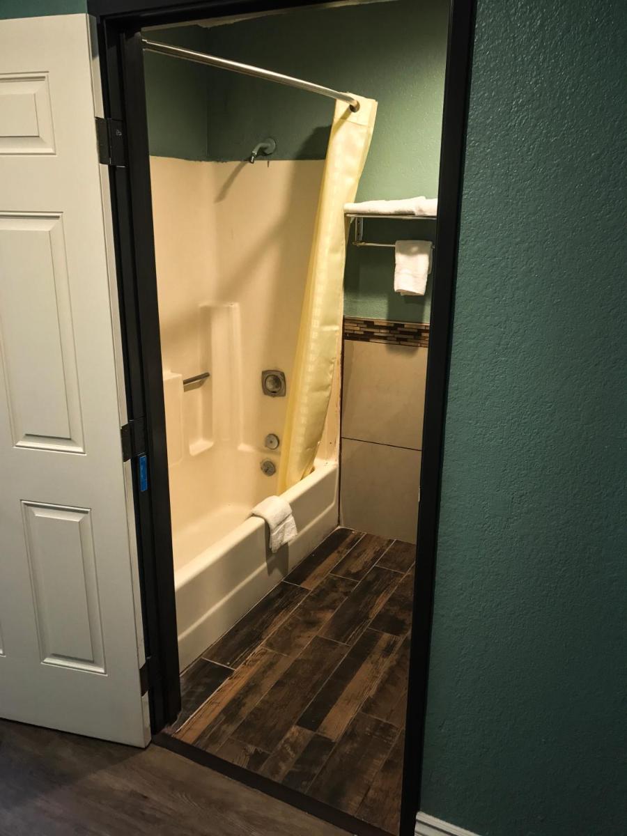 Highland Park Motel - image 6