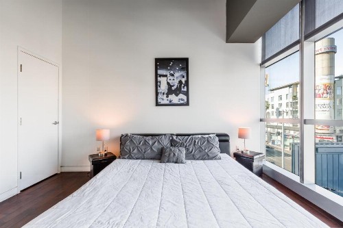 Hollywood Walk of Fame Furnished Apartments - image 8